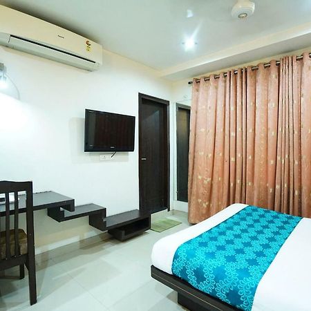 Hotel Aarya Inn Rāipur エクステリア 写真
