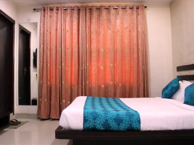 Hotel Aarya Inn Rāipur エクステリア 写真