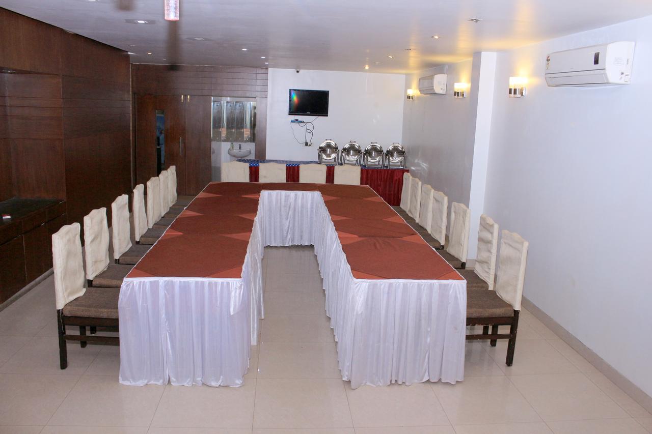 Hotel Aarya Inn Rāipur エクステリア 写真