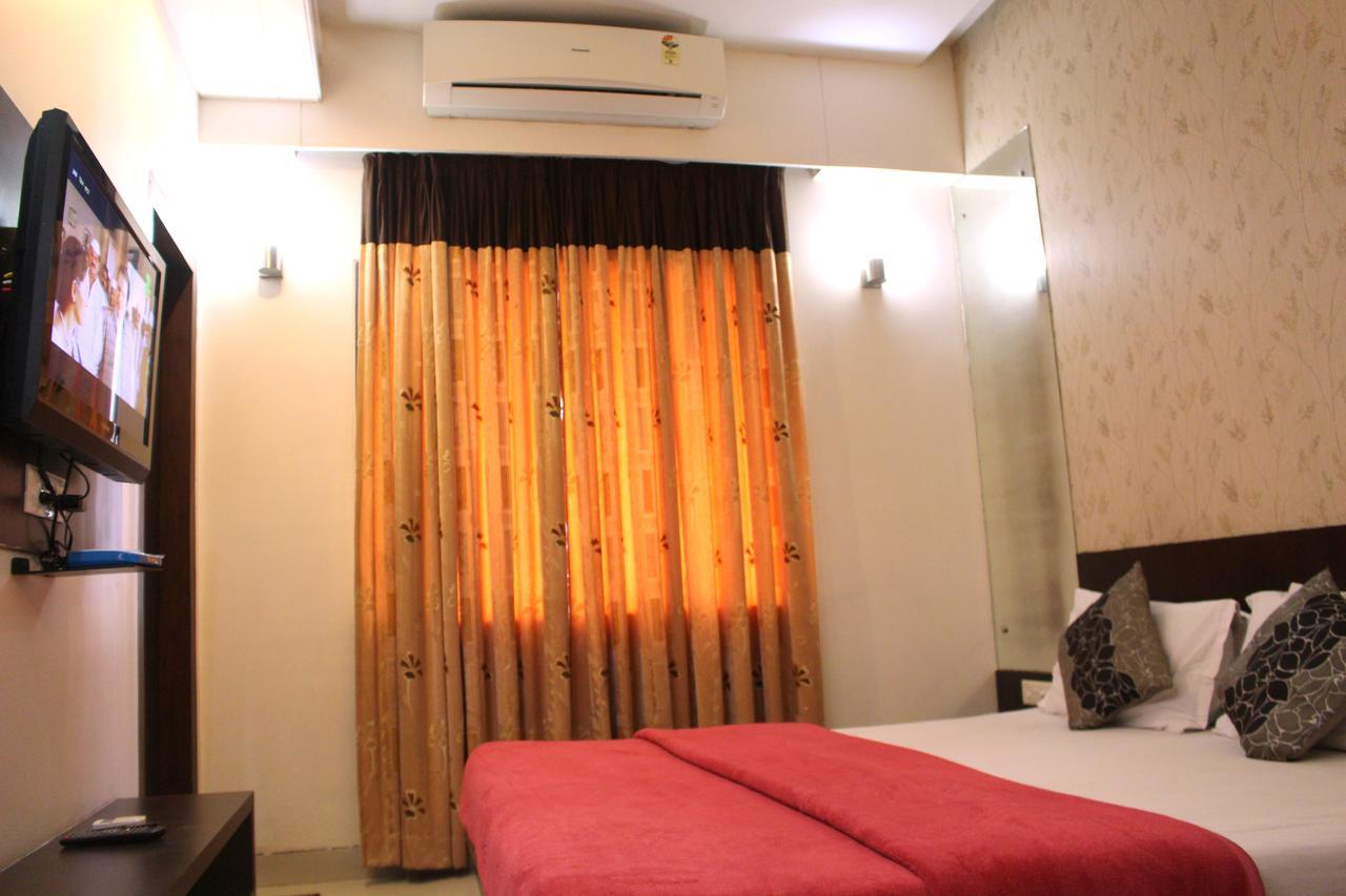 Hotel Aarya Inn Rāipur エクステリア 写真
