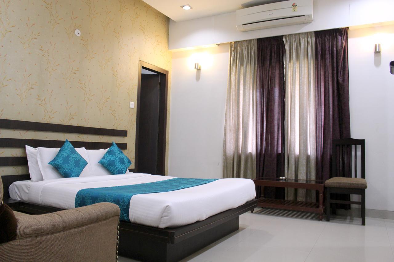 Hotel Aarya Inn Rāipur エクステリア 写真