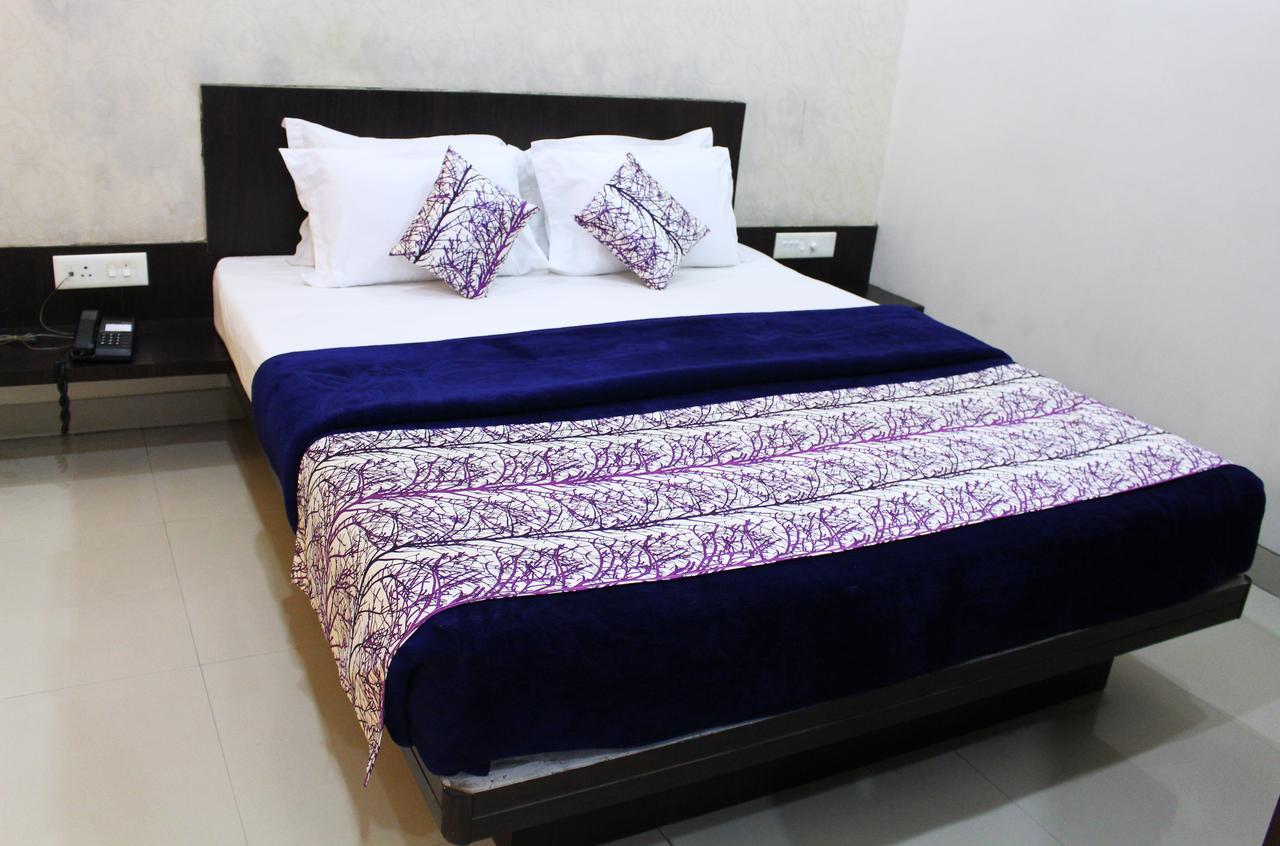Hotel Aarya Inn Rāipur エクステリア 写真