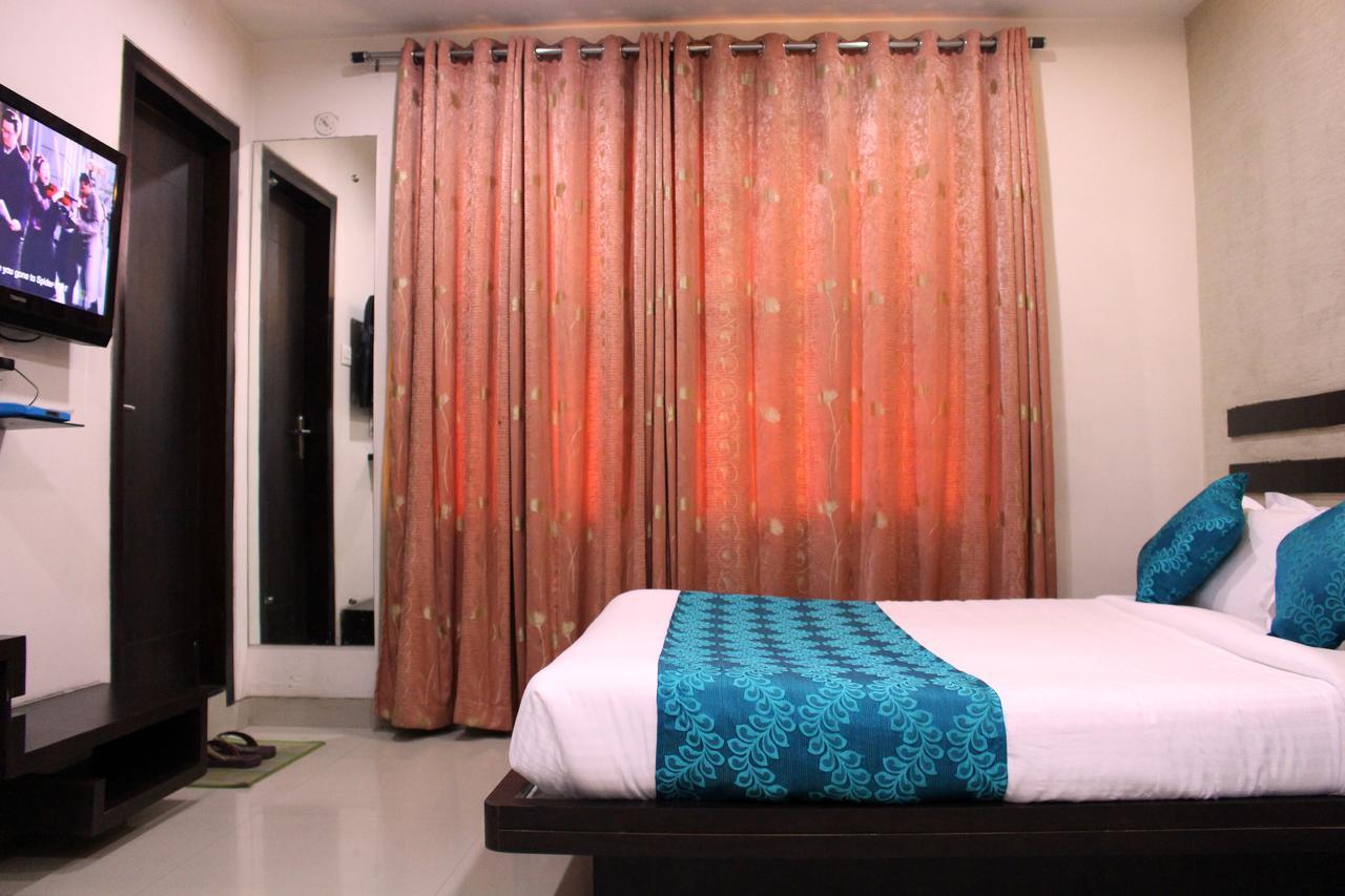 Hotel Aarya Inn Rāipur エクステリア 写真