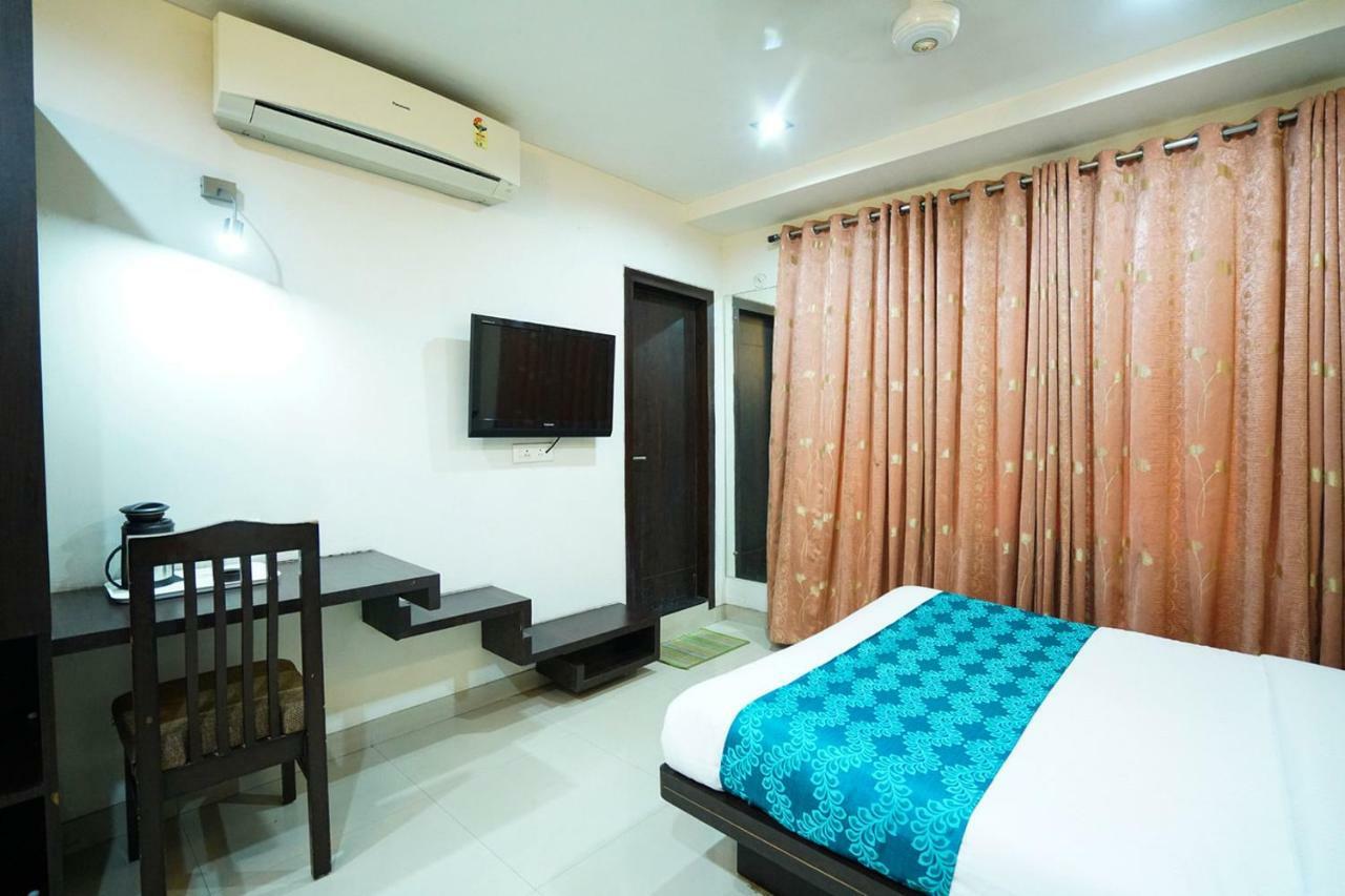 Hotel Aarya Inn Rāipur エクステリア 写真