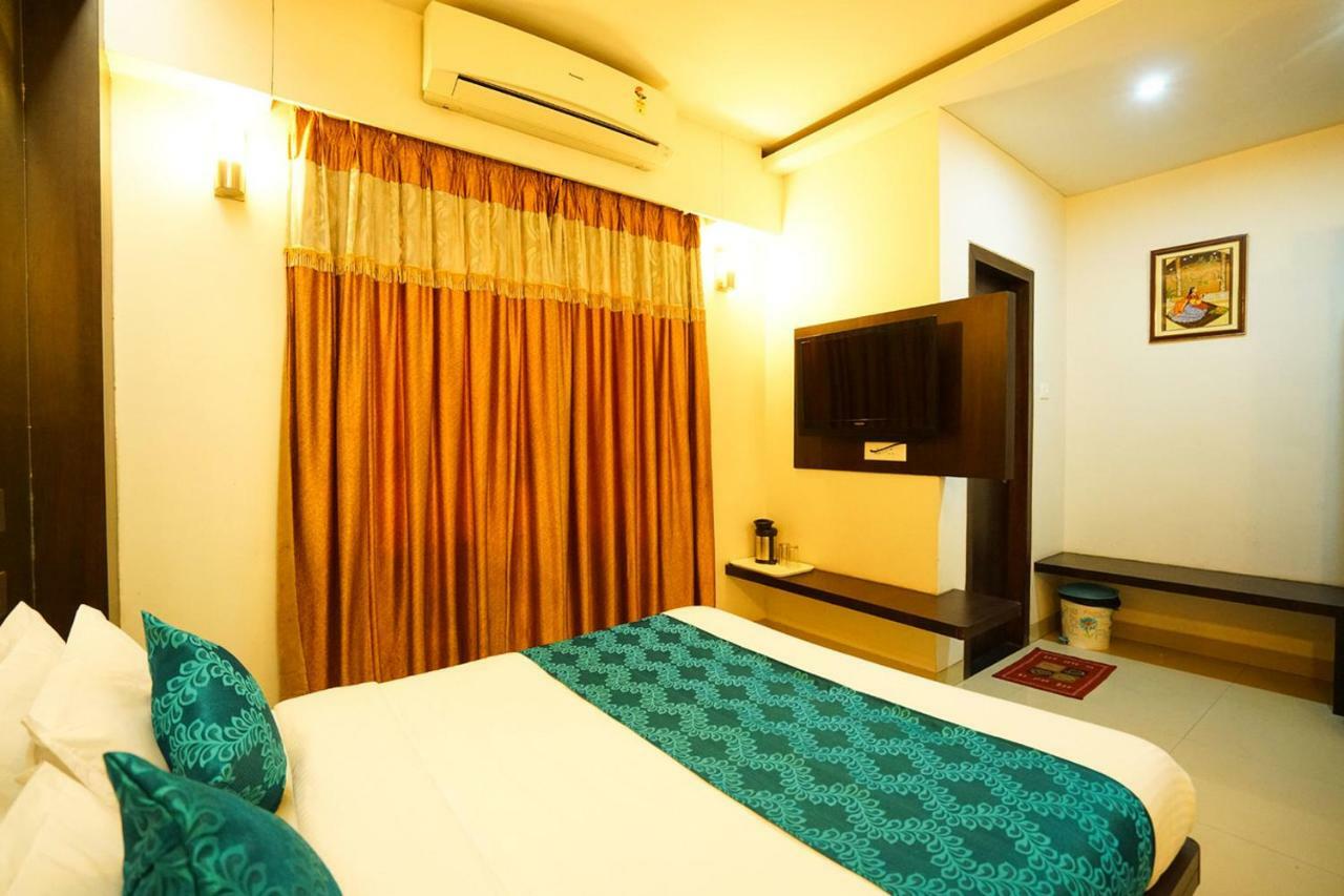 Hotel Aarya Inn Rāipur エクステリア 写真