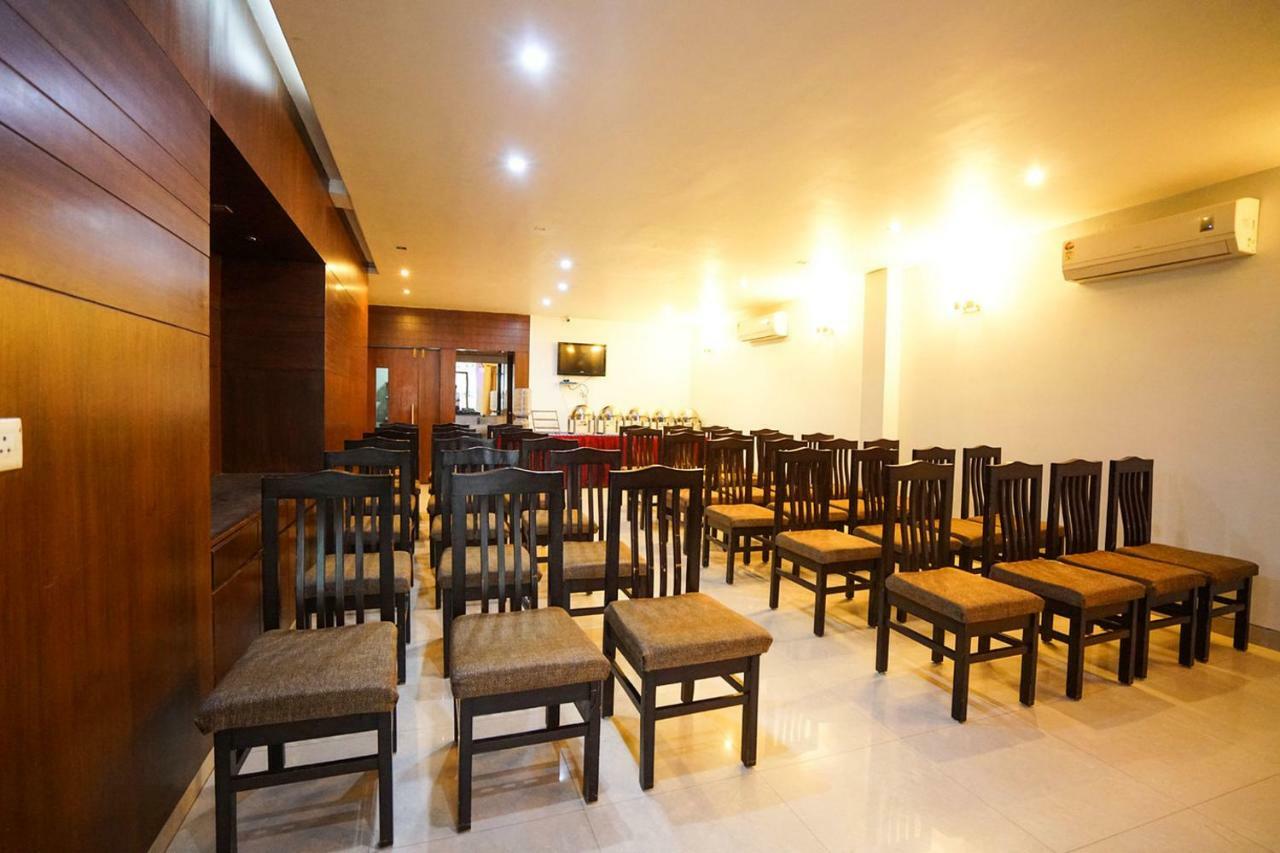 Hotel Aarya Inn Rāipur エクステリア 写真